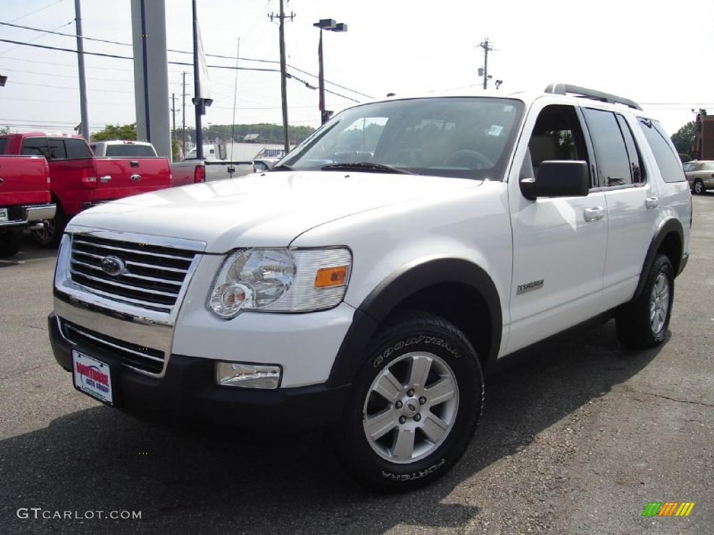2007 Explorer XLT 4x4 - Oxford White / Black photo #1