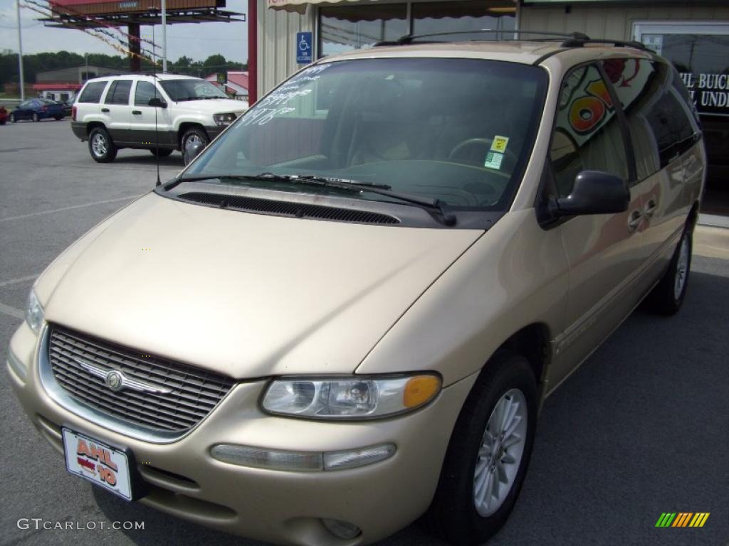 1999 Town & Country LX - Champagne Pearl / Camel photo #2