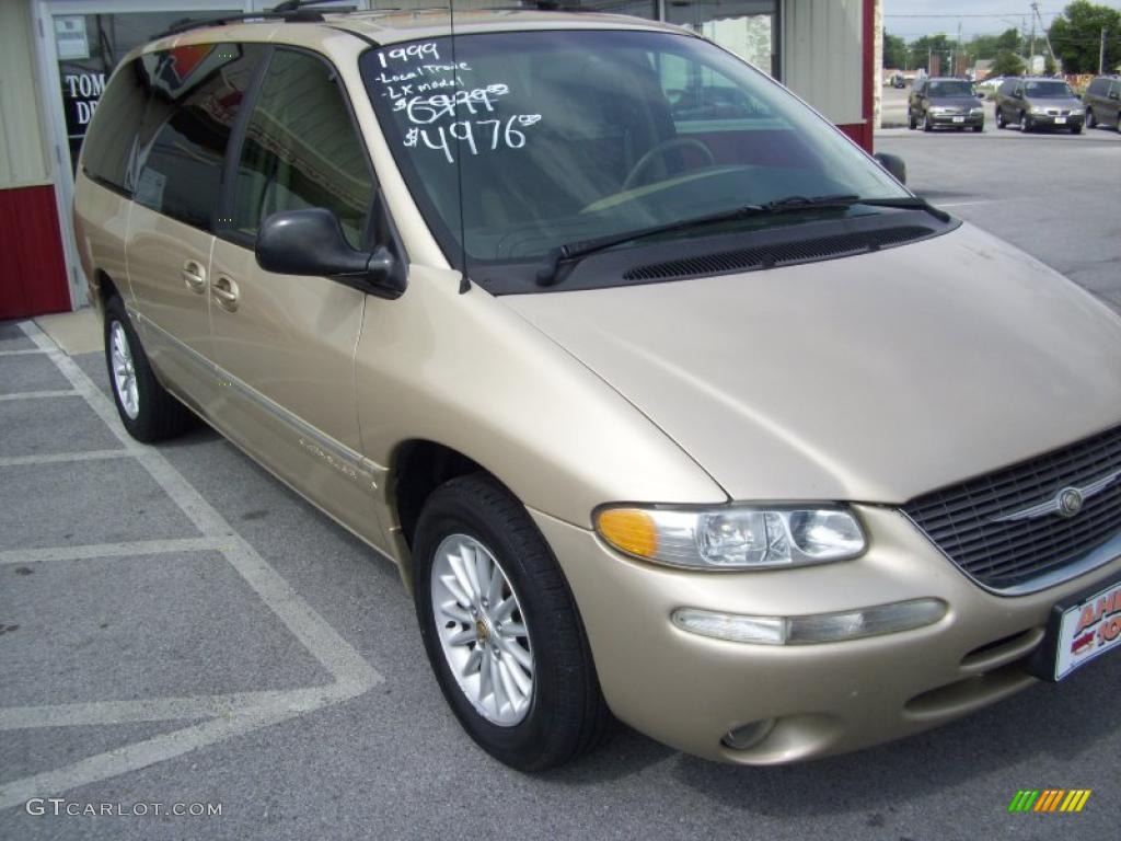 1999 Town & Country LX - Champagne Pearl / Camel photo #12