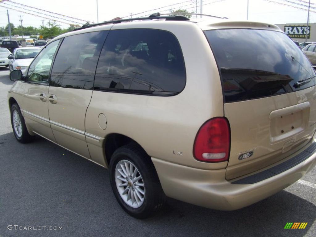 1999 Town & Country LX - Champagne Pearl / Camel photo #16