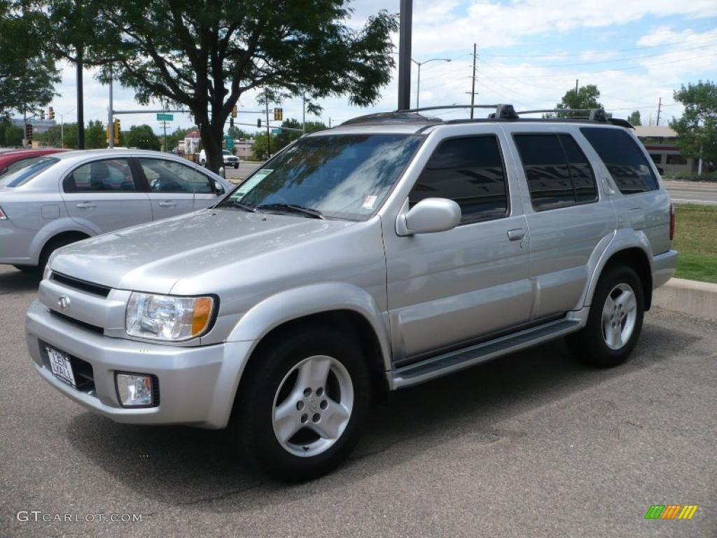 2002 QX4  - Brilliant Silver Metallic / Graphite photo #2