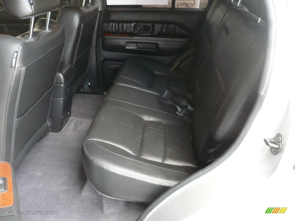 2002 QX4  - Brilliant Silver Metallic / Graphite photo #11