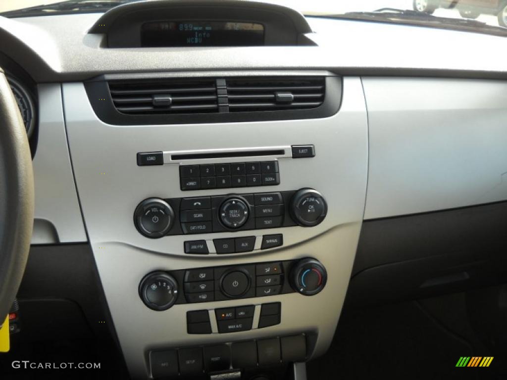 2008 Focus SES Sedan - Silver Frost Metallic / Medium Stone photo #18