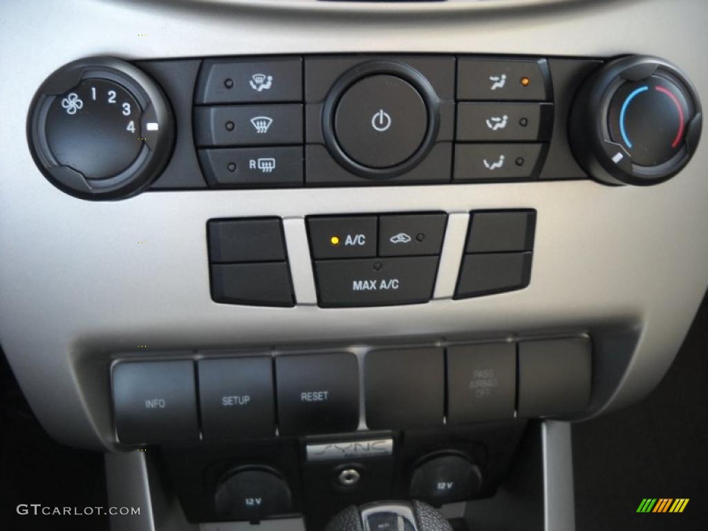 2008 Focus SES Sedan - Silver Frost Metallic / Medium Stone photo #20