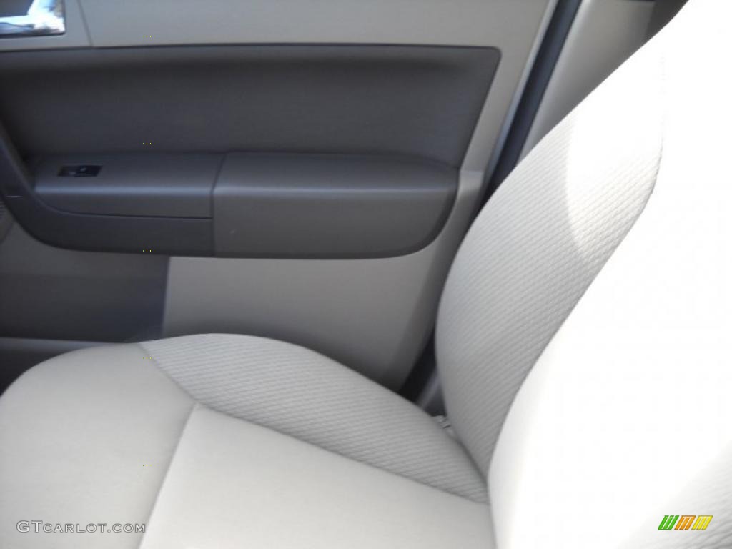 2008 Focus SES Sedan - Silver Frost Metallic / Medium Stone photo #22