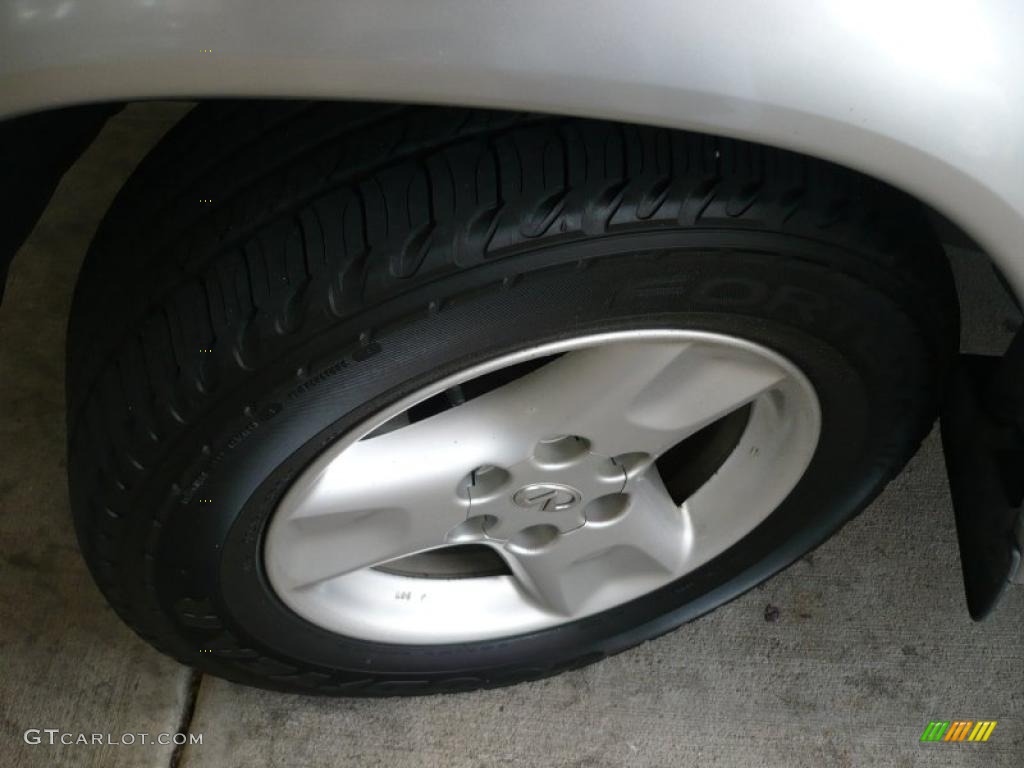 2002 QX4  - Brilliant Silver Metallic / Graphite photo #20