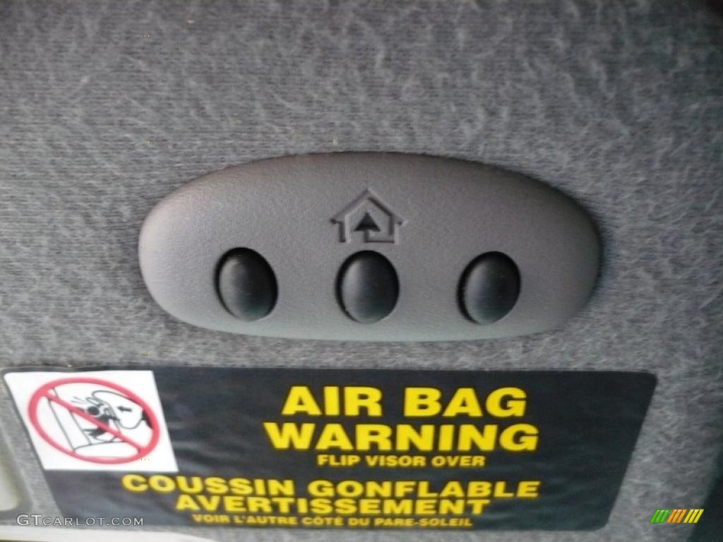 2002 QX4  - Brilliant Silver Metallic / Graphite photo #27