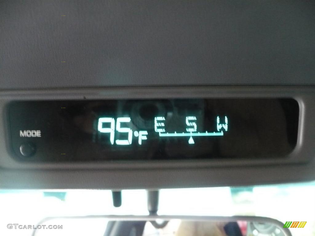 2002 QX4  - Brilliant Silver Metallic / Graphite photo #28