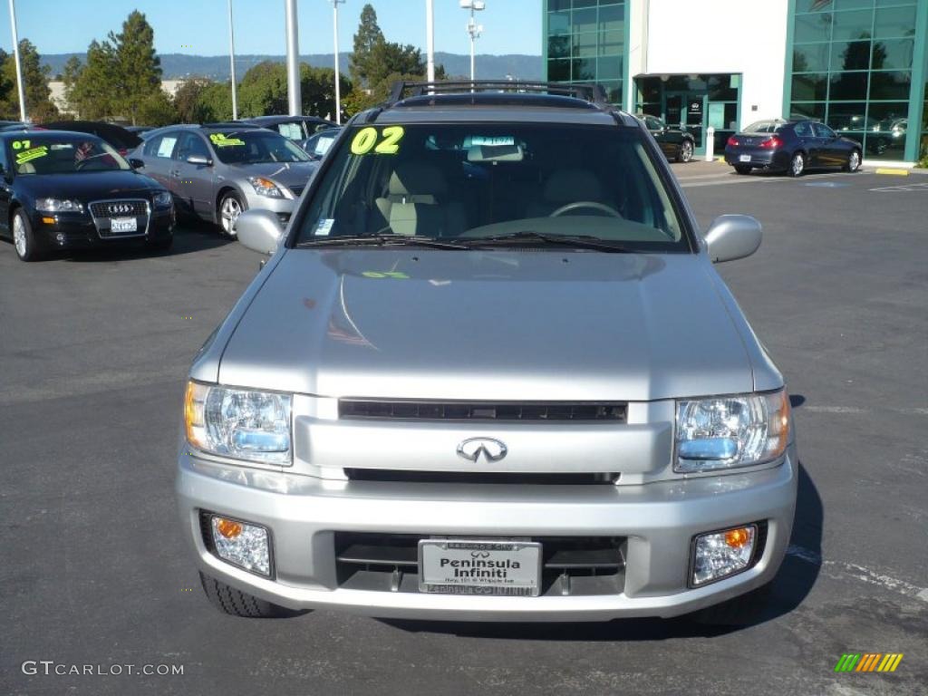 2002 QX4 4x4 - Brilliant Silver Metallic / Stone Beige photo #2