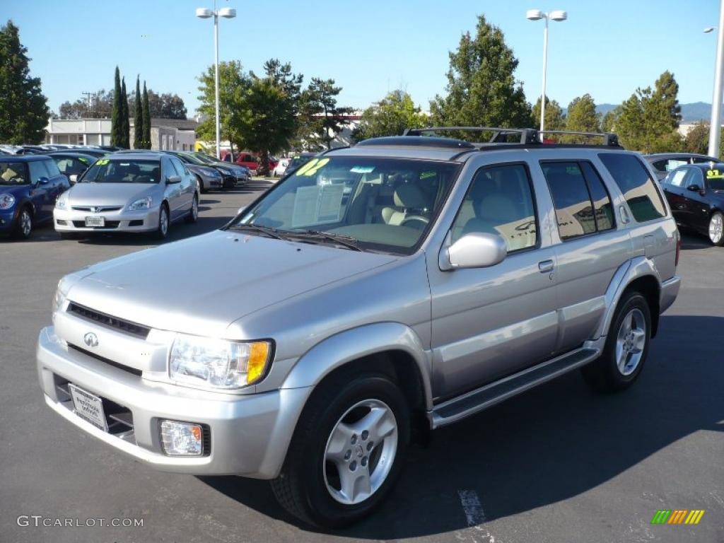 2002 QX4 4x4 - Brilliant Silver Metallic / Stone Beige photo #3