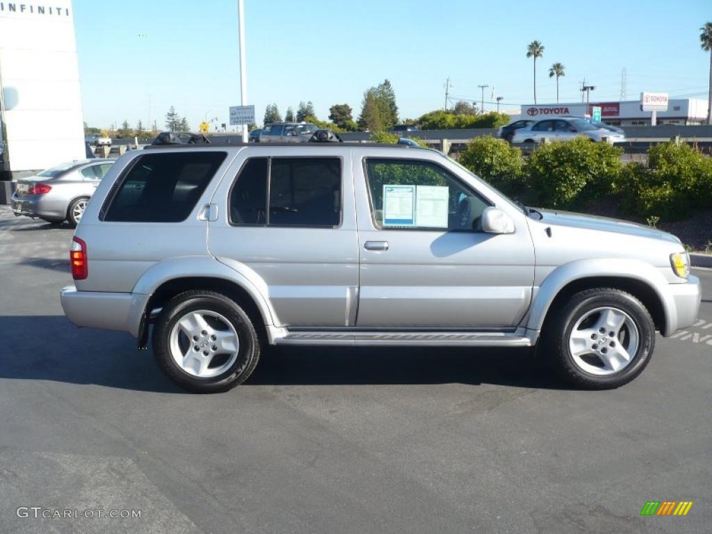 2002 QX4 4x4 - Brilliant Silver Metallic / Stone Beige photo #7