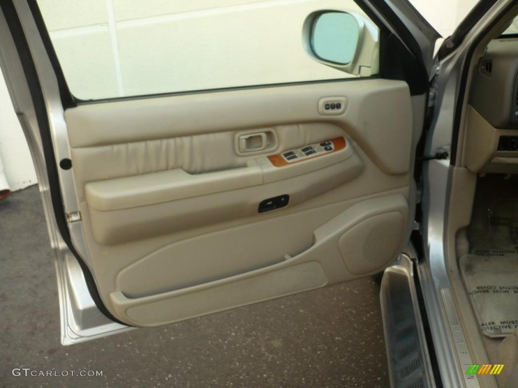 2002 QX4 4x4 - Brilliant Silver Metallic / Stone Beige photo #10