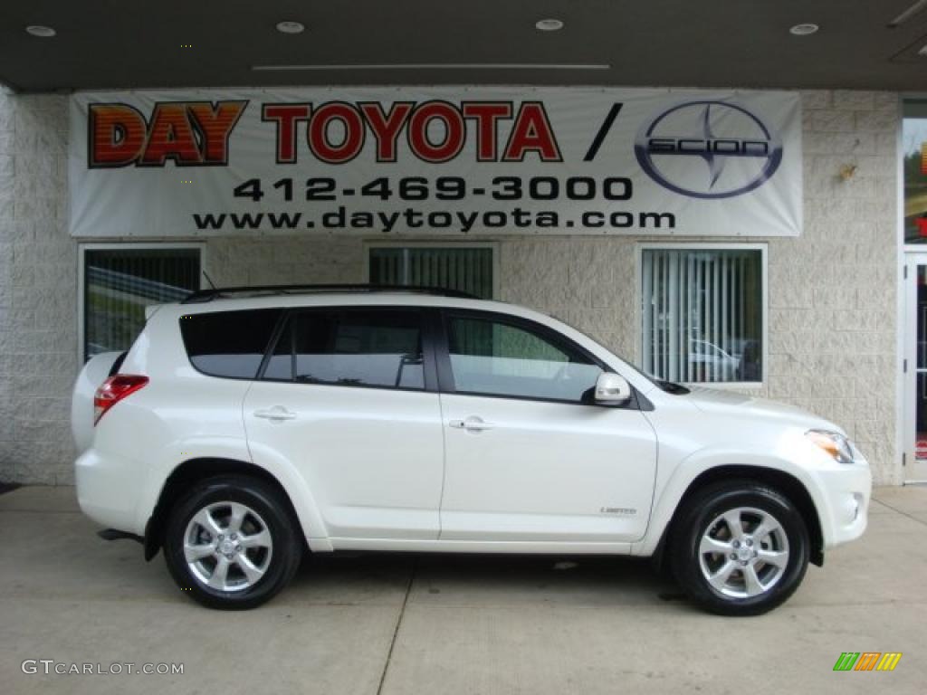 Blizzard White Pearl Toyota RAV4