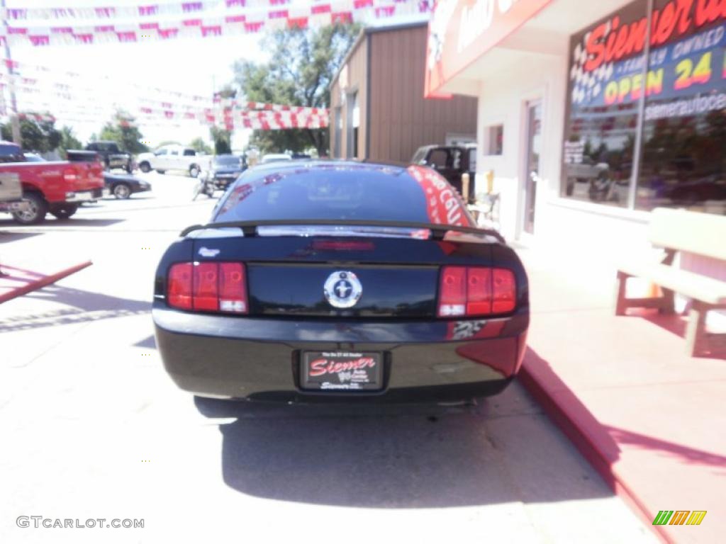 2005 Mustang V6 Premium Coupe - Black / Dark Charcoal photo #6