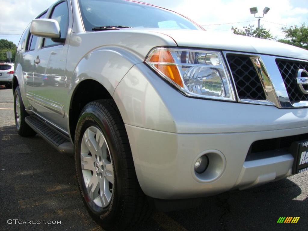 2007 Pathfinder LE 4x4 - Silver Lightning / Desert photo #18