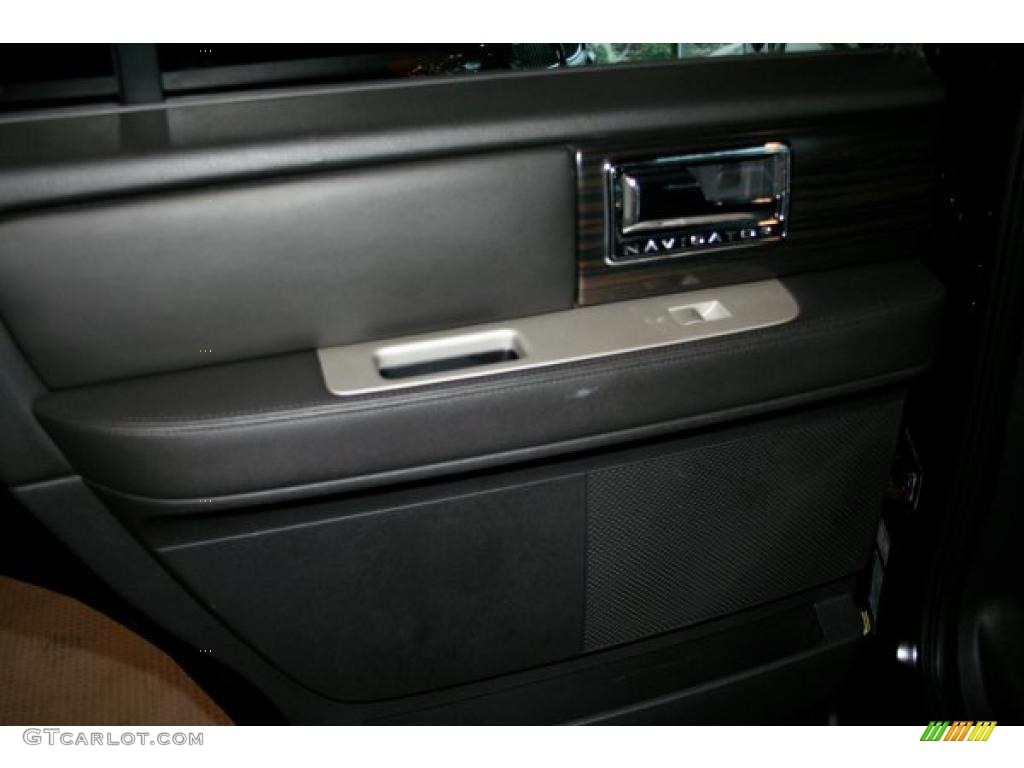 2007 Navigator Luxury - Black / Charcoal photo #15