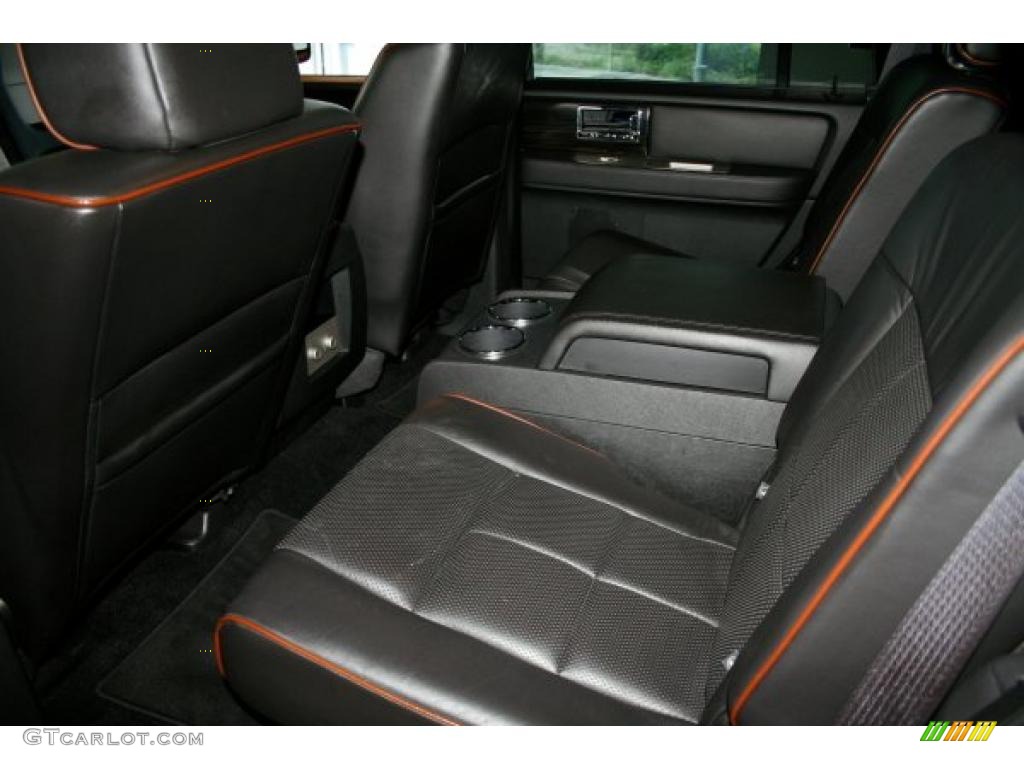 2007 Navigator Luxury - Black / Charcoal photo #16