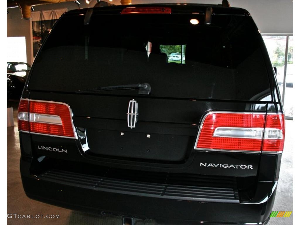 2007 Navigator Luxury - Black / Charcoal photo #56