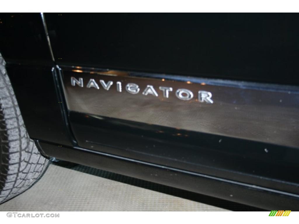 2007 Navigator Luxury - Black / Charcoal photo #57