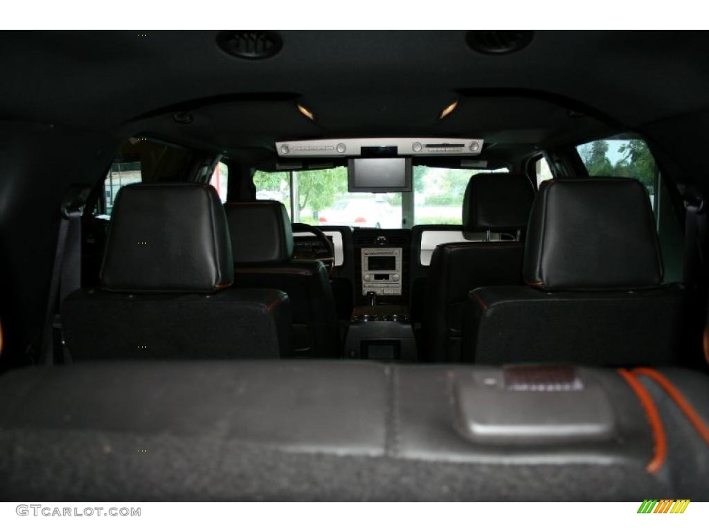 2007 Navigator Luxury - Black / Charcoal photo #85