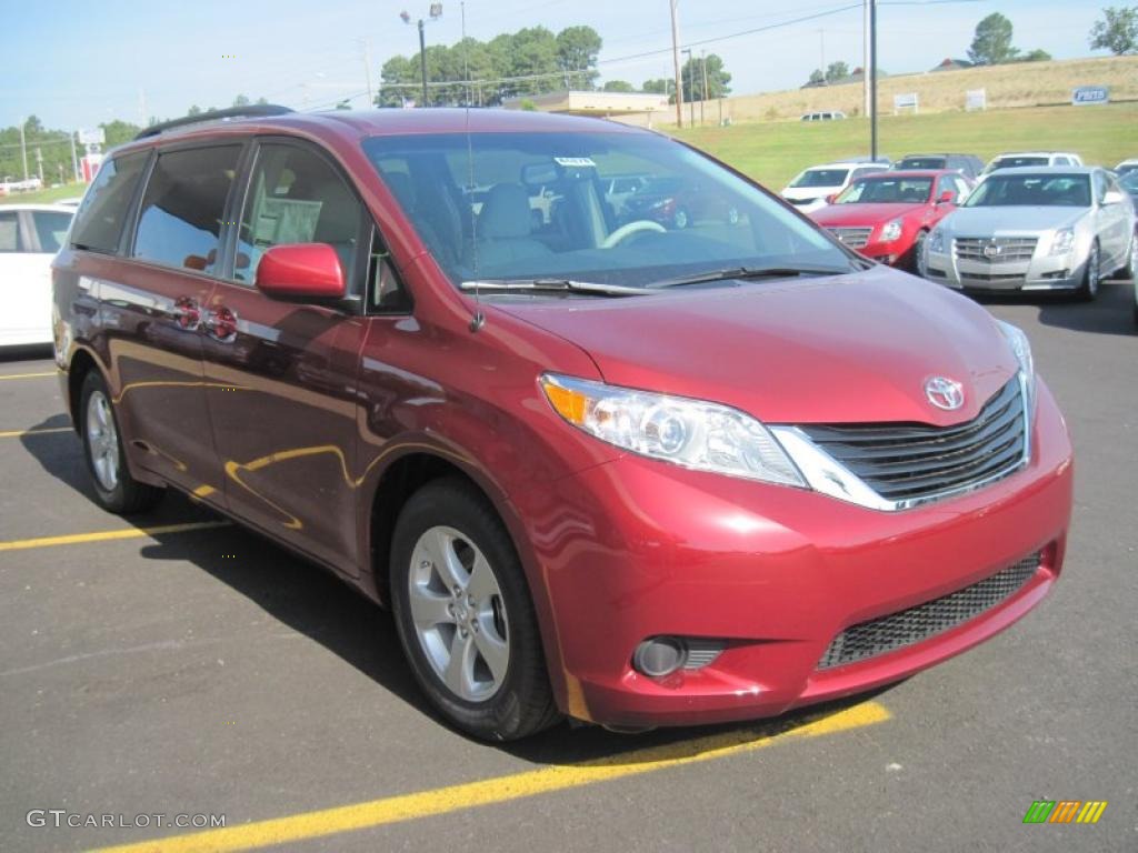 2011 Sienna LE - Salsa Red Pearl / Light Gray photo #2