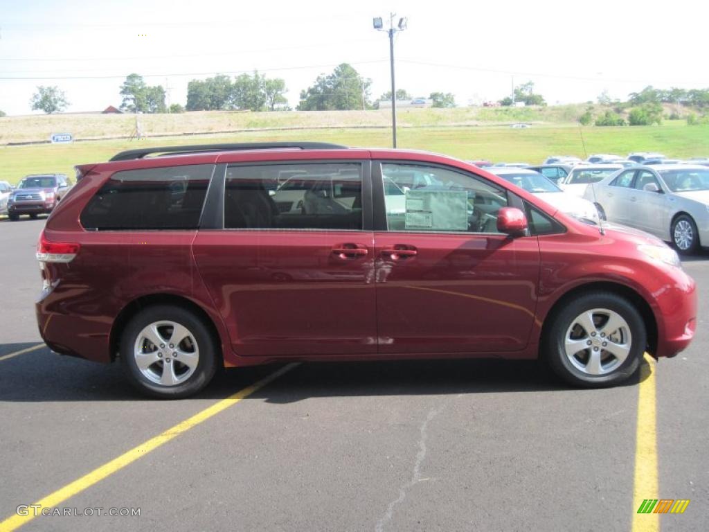 2011 Sienna LE - Salsa Red Pearl / Light Gray photo #3