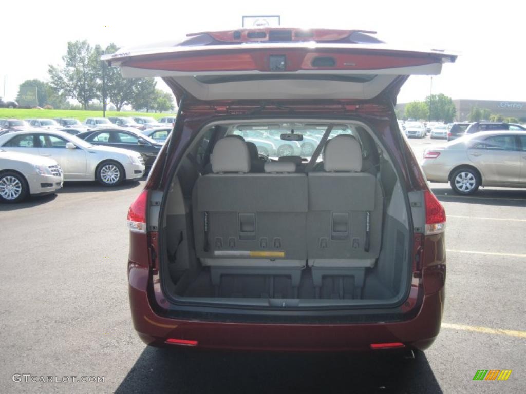 2011 Sienna LE - Salsa Red Pearl / Light Gray photo #9