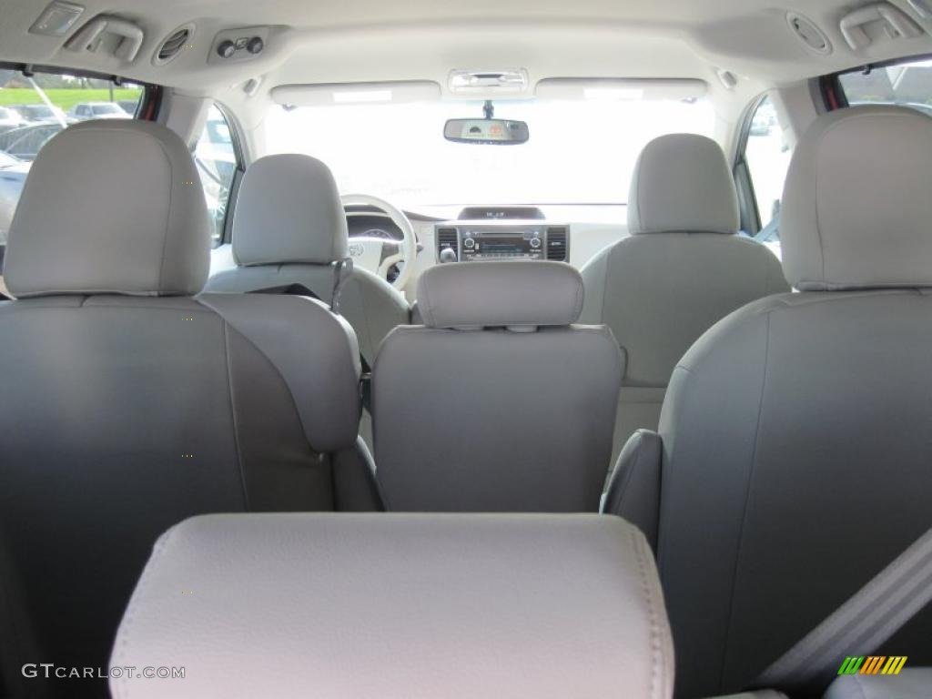 2011 Sienna LE - Salsa Red Pearl / Light Gray photo #10