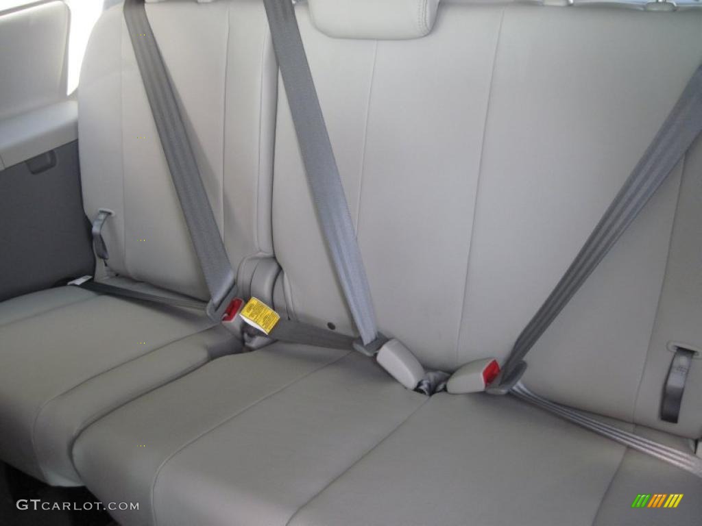 2011 Sienna LE - Salsa Red Pearl / Light Gray photo #14