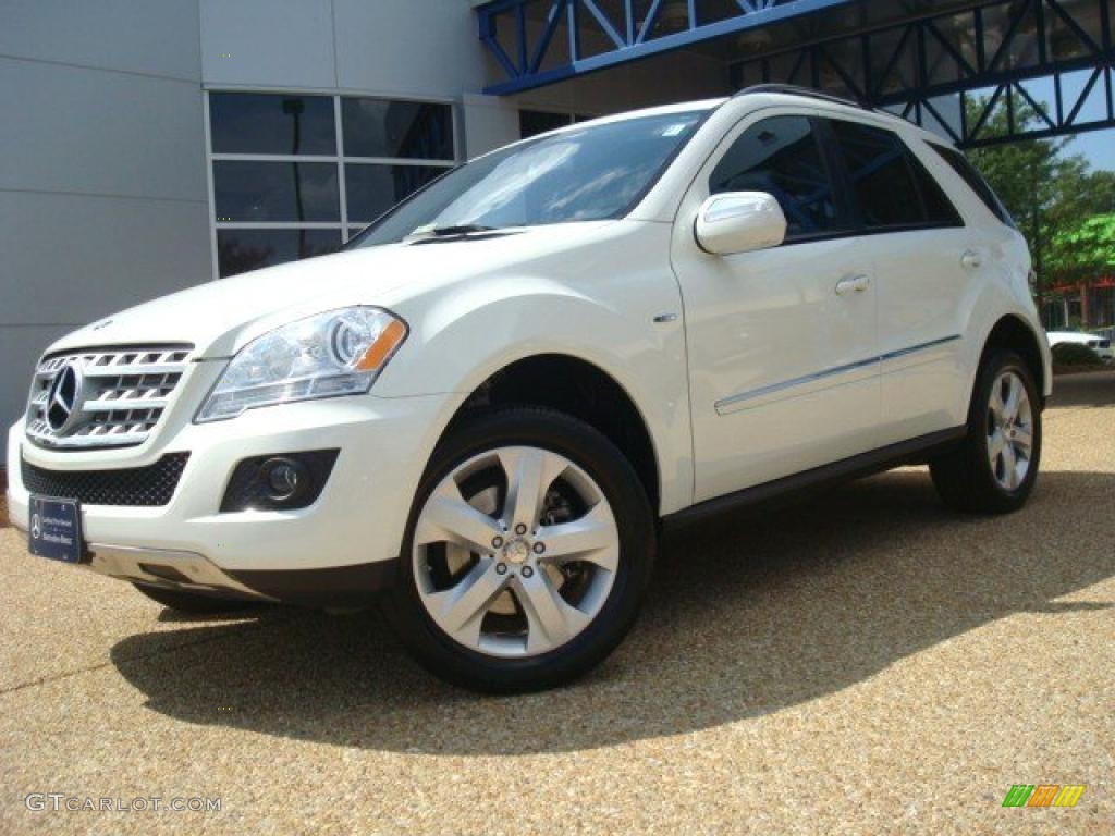 2009 ML 320 BlueTec 4Matic - Arctic White / Black photo #2