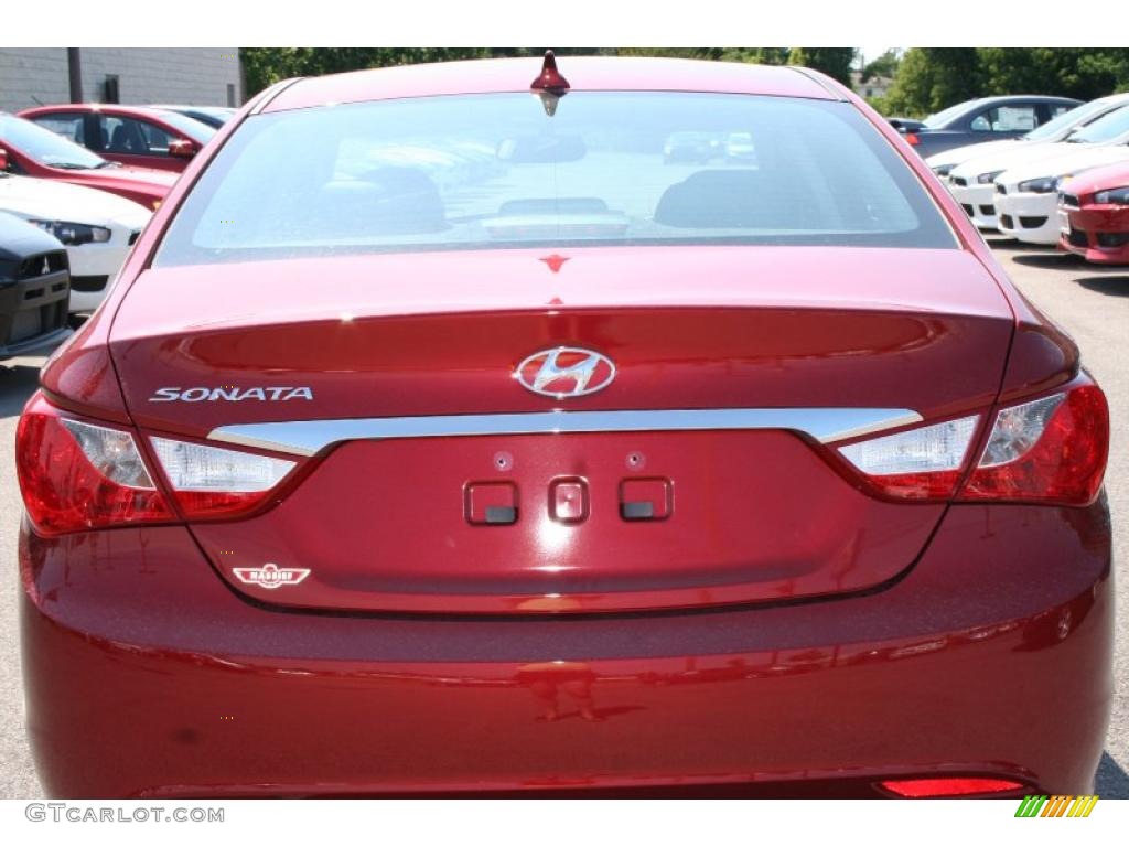 2011 Sonata SE - Venetian Red / Black photo #11