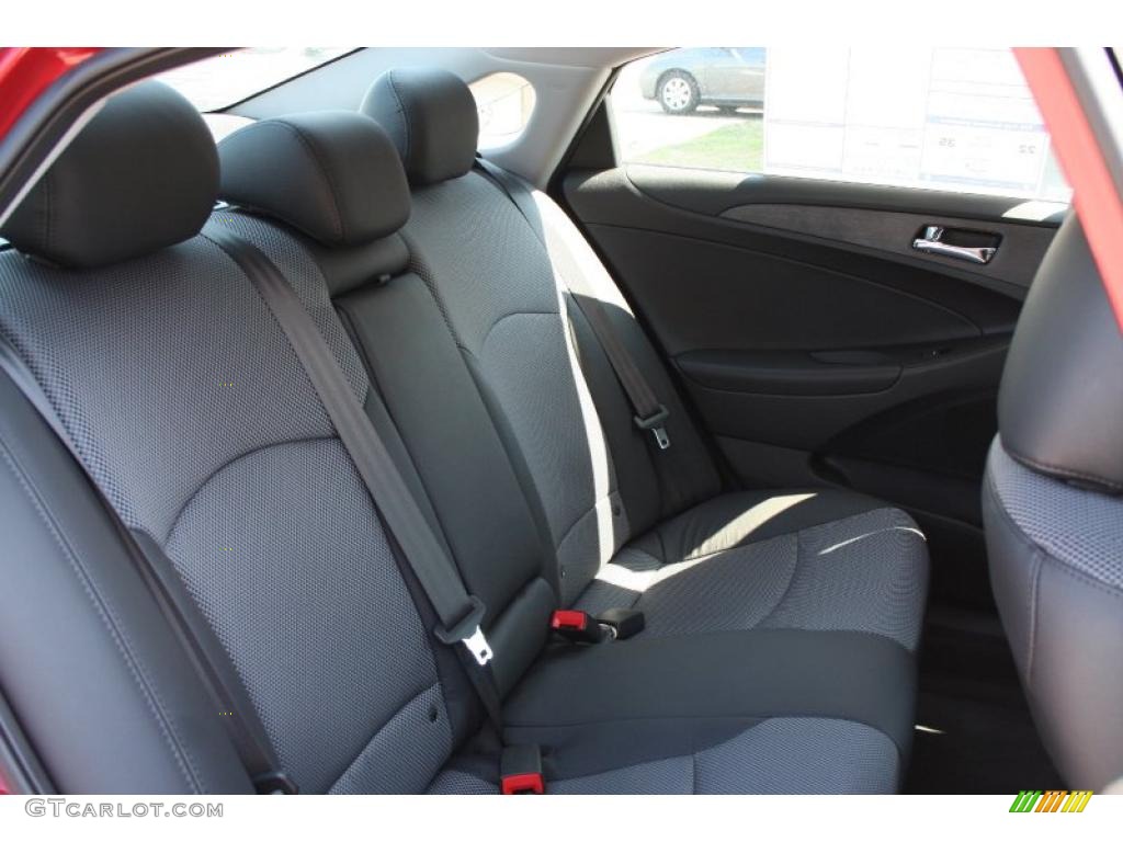 2011 Sonata SE - Venetian Red / Black photo #15