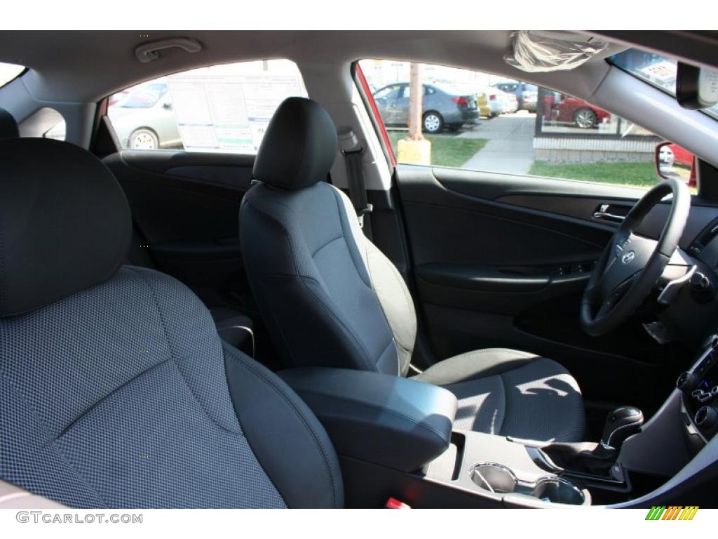 2011 Sonata SE - Venetian Red / Black photo #16