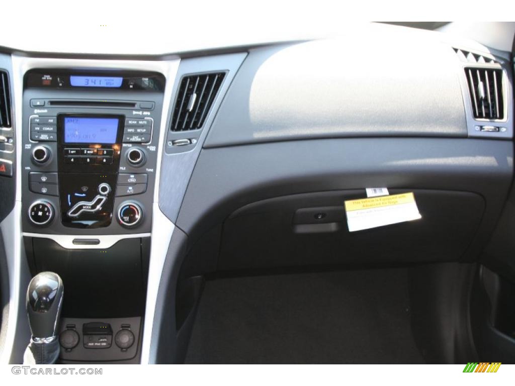 2011 Sonata SE - Venetian Red / Black photo #21