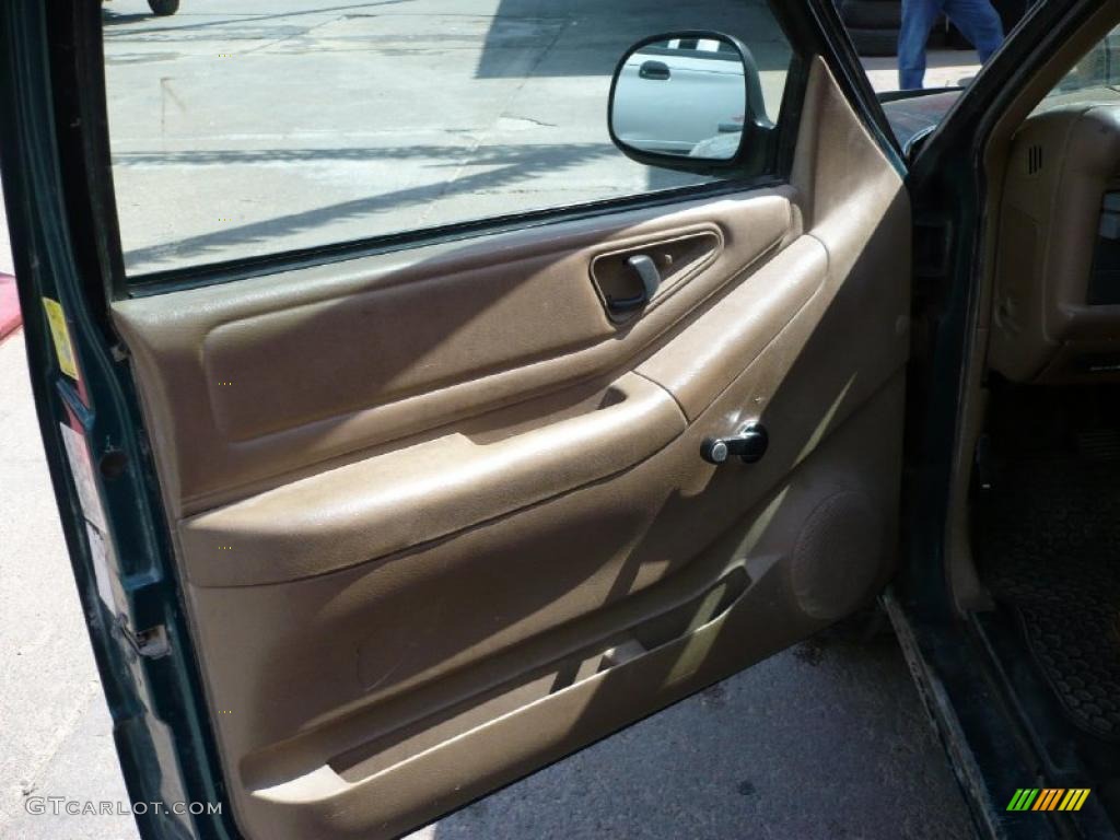 1996 S10 Regular Cab - Emerald Green Metallic / Beige photo #5
