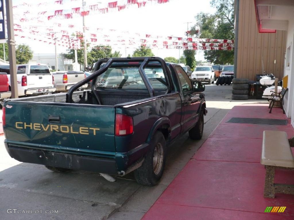 1996 S10 Regular Cab - Emerald Green Metallic / Beige photo #13