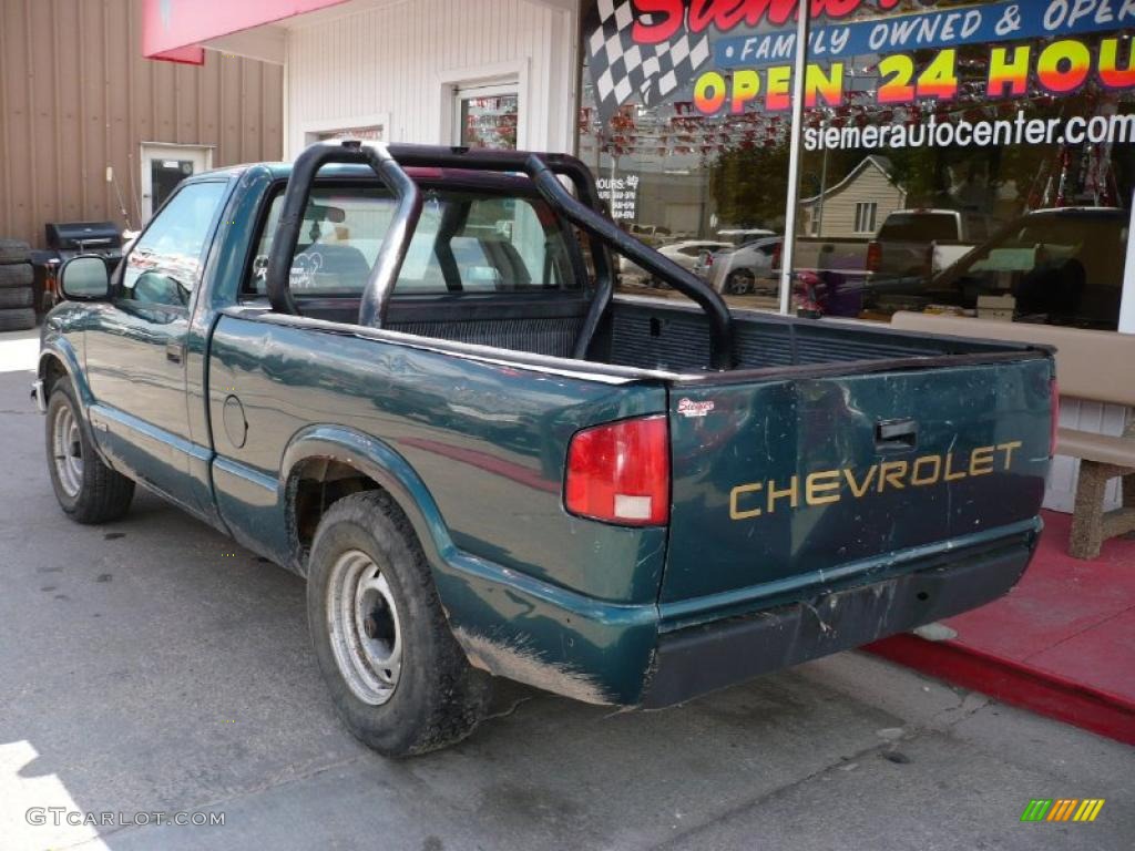 1996 S10 Regular Cab - Emerald Green Metallic / Beige photo #14