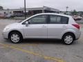 Brilliant Silver - Versa 1.8 S Hatchback Photo No. 2