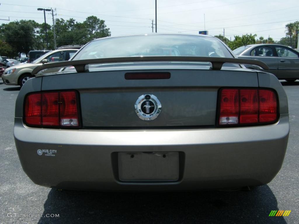 2005 Mustang V6 Premium Coupe - Mineral Grey Metallic / Medium Parchment photo #4