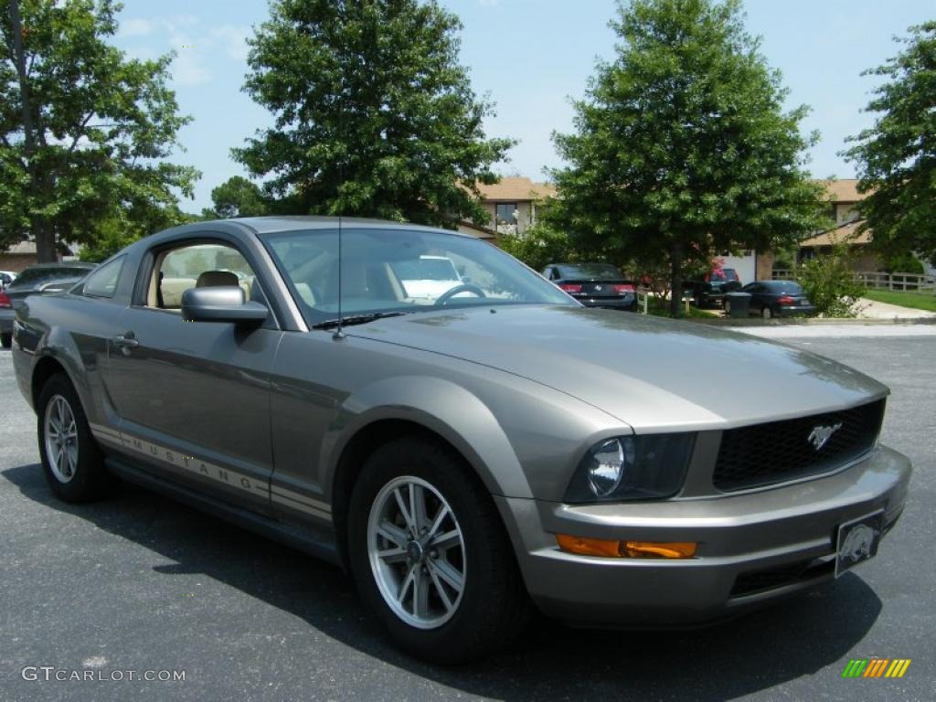 2005 Mustang V6 Premium Coupe - Mineral Grey Metallic / Medium Parchment photo #7