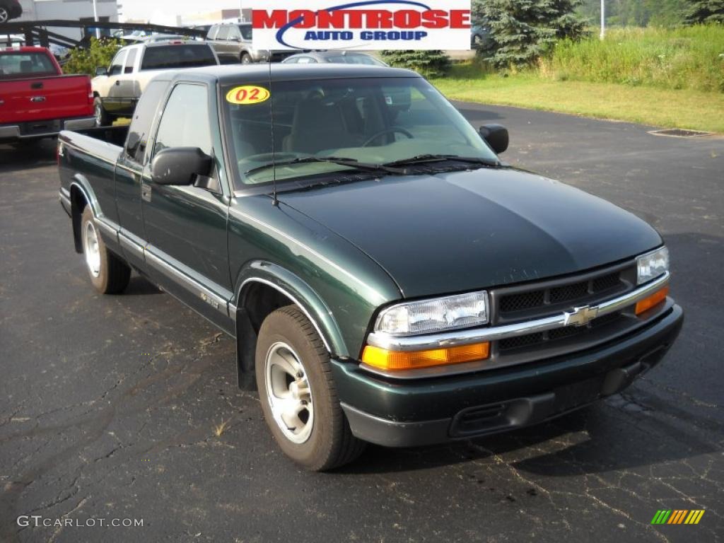 2002 S10 LS Extended Cab - Forest Green Metallic / Medium Gray photo #20