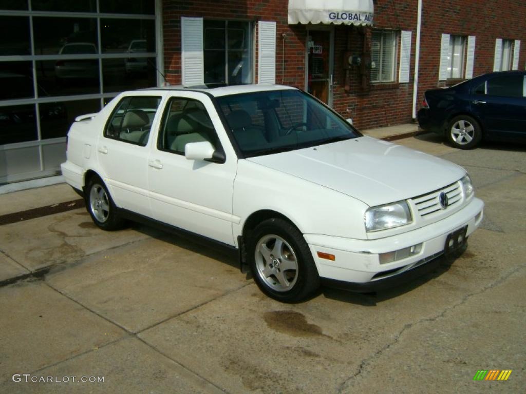 1999 Jetta Wolfsburg Sedan - Cool White / Beige photo #4