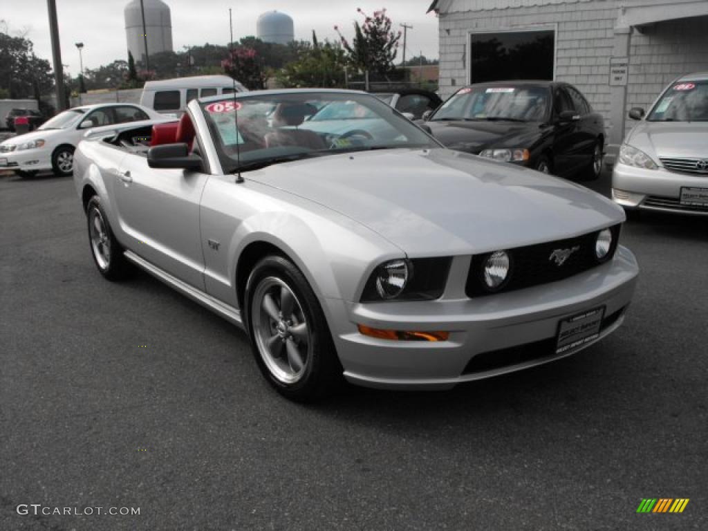 2005 Mustang GT Premium Convertible - Satin Silver Metallic / Red Leather photo #3