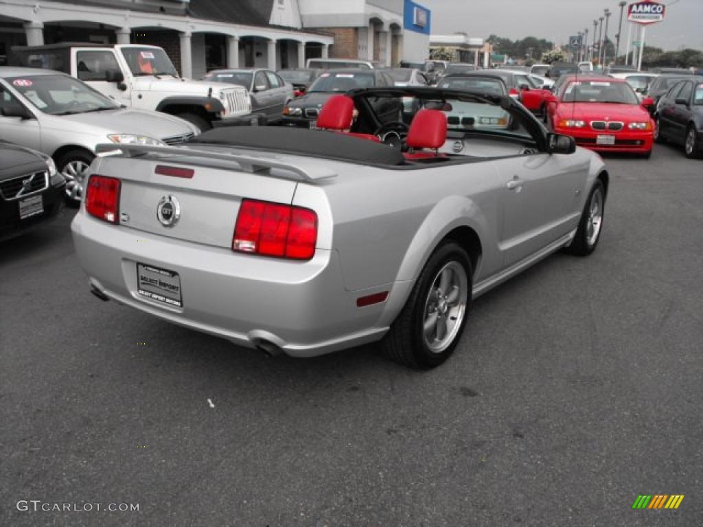 2005 Mustang GT Premium Convertible - Satin Silver Metallic / Red Leather photo #6
