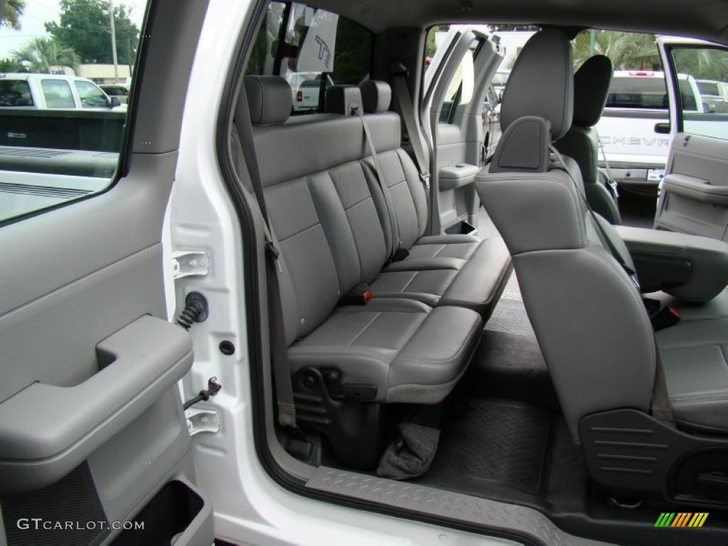 2006 F150 XL SuperCab - Oxford White / Medium/Dark Flint photo #15