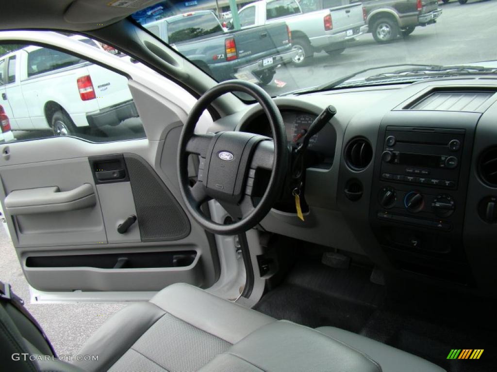 2006 F150 XL SuperCab - Oxford White / Medium/Dark Flint photo #18