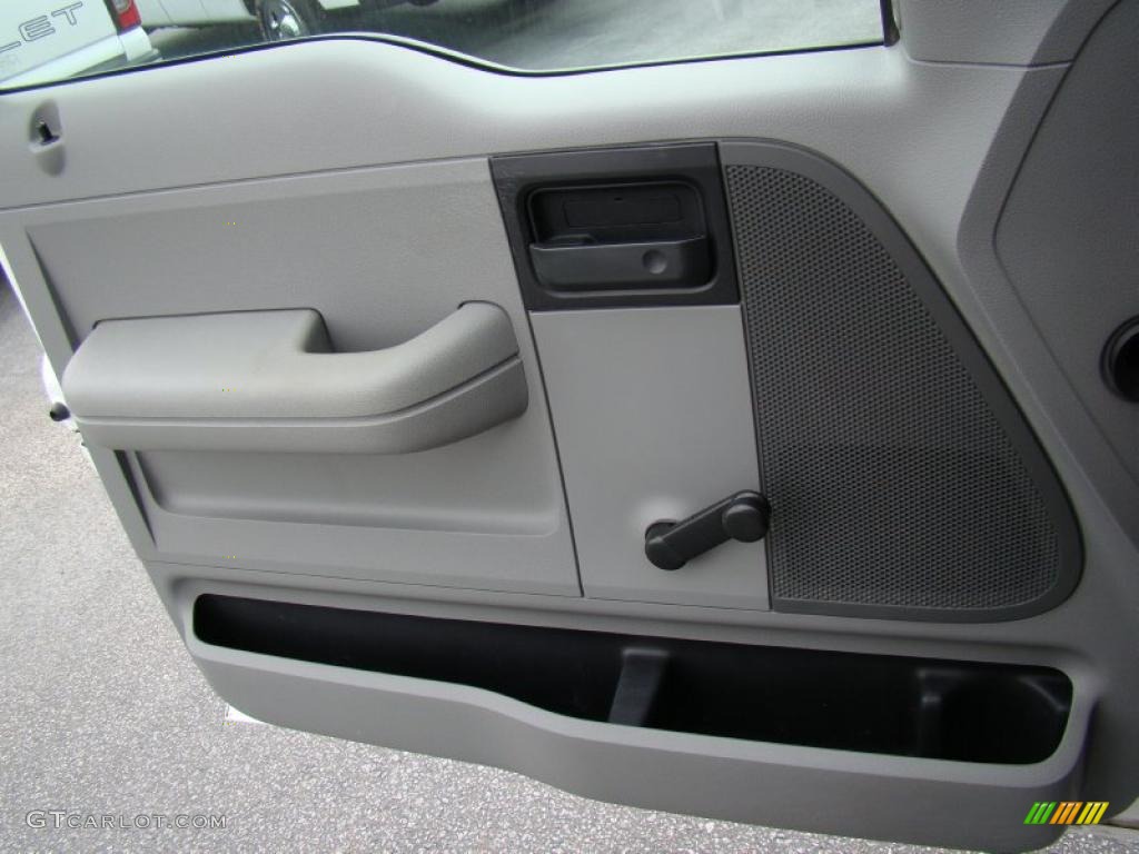 2006 F150 XL SuperCab - Oxford White / Medium/Dark Flint photo #20