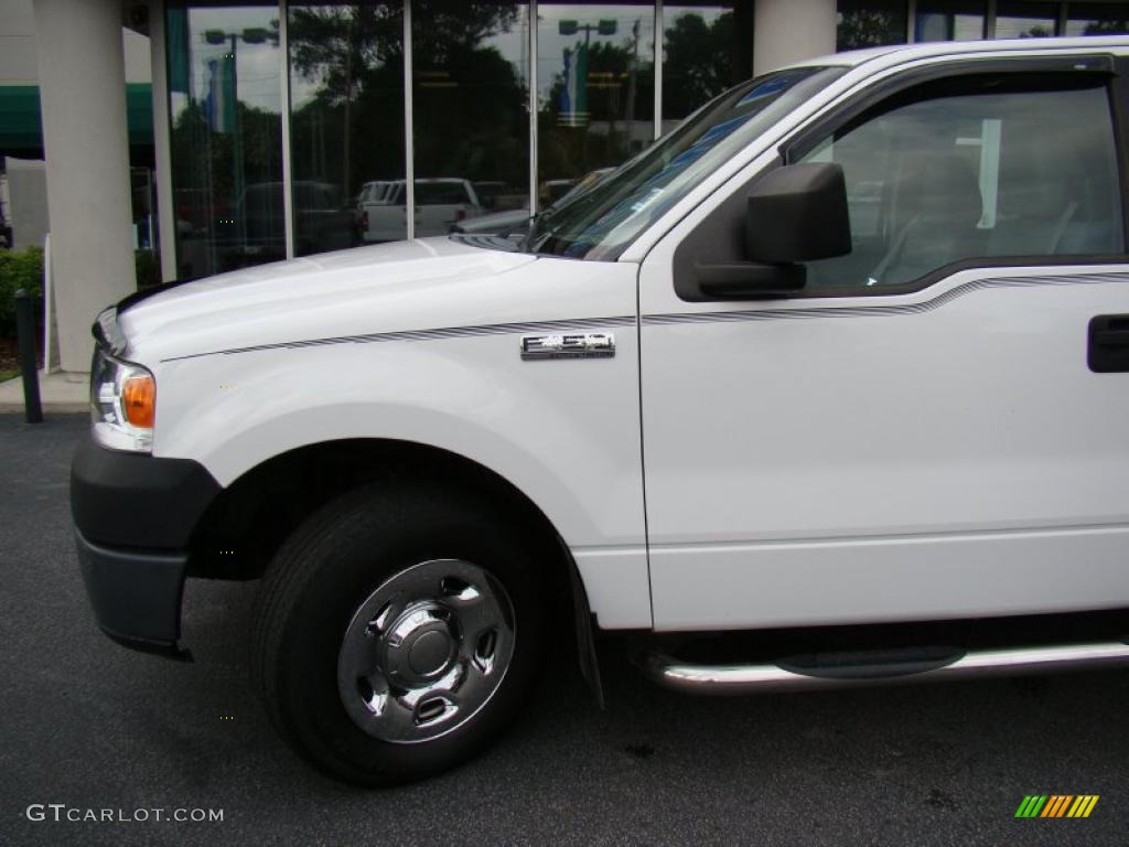 2006 F150 XL SuperCab - Oxford White / Medium/Dark Flint photo #32