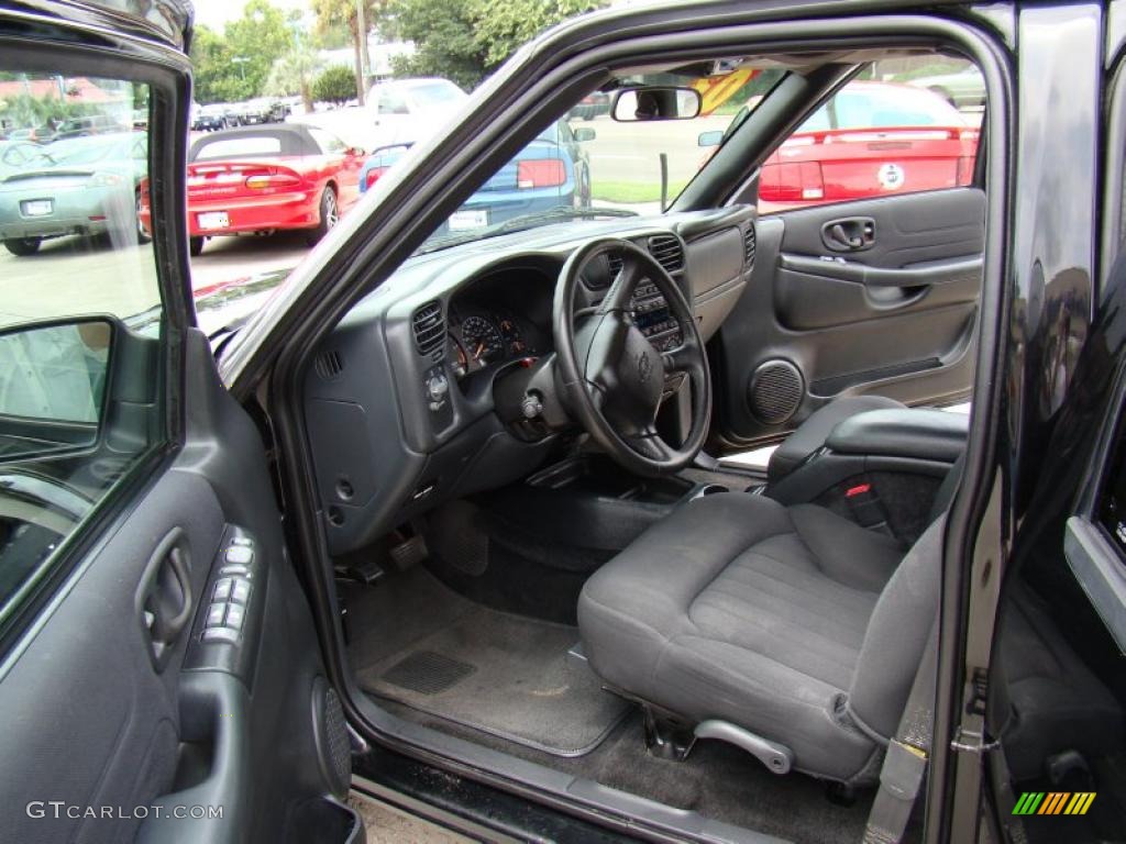 2004 Blazer LS - Black / Graphite Gray photo #9