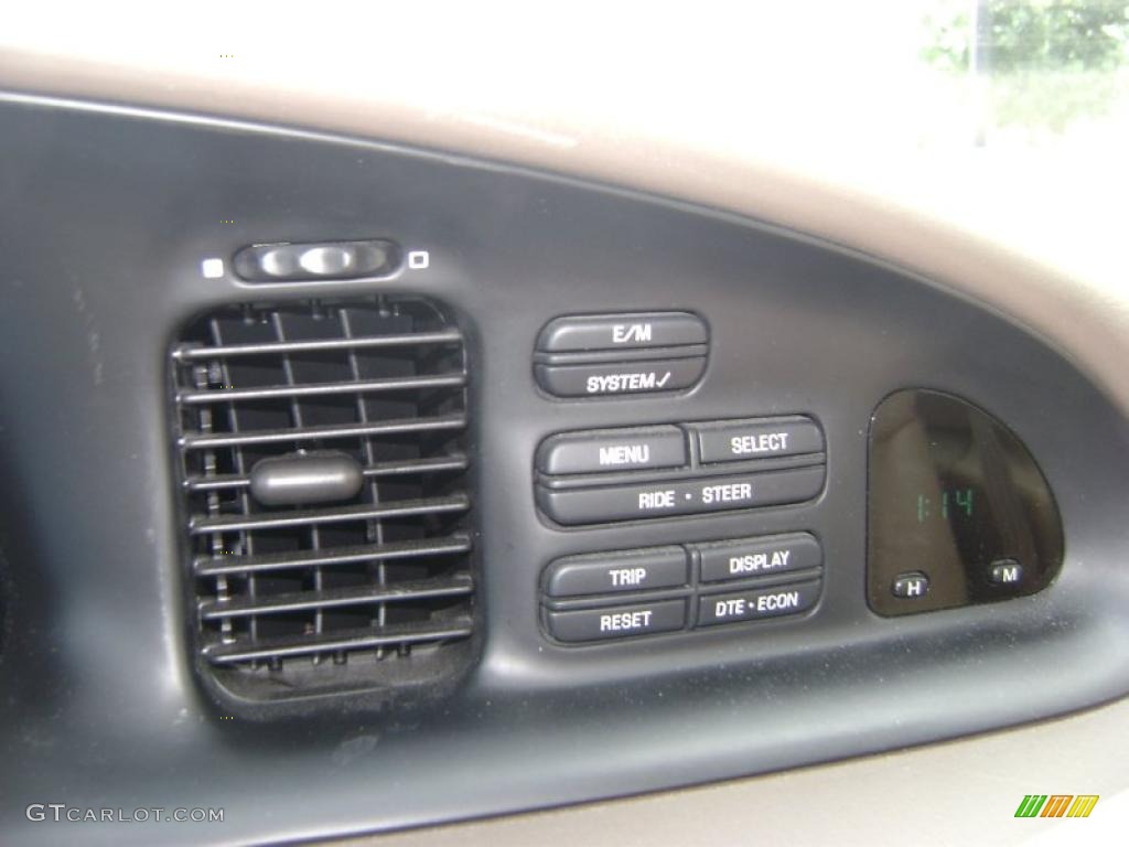 1997 Continental  - Black Clearcoat / Light Parchment photo #24
